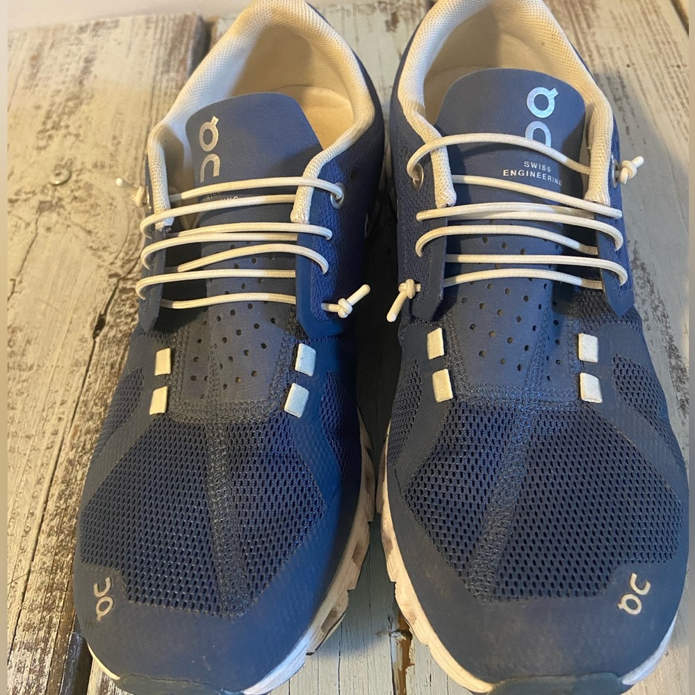 On Cloud shoes. Blue/navy, size 8!